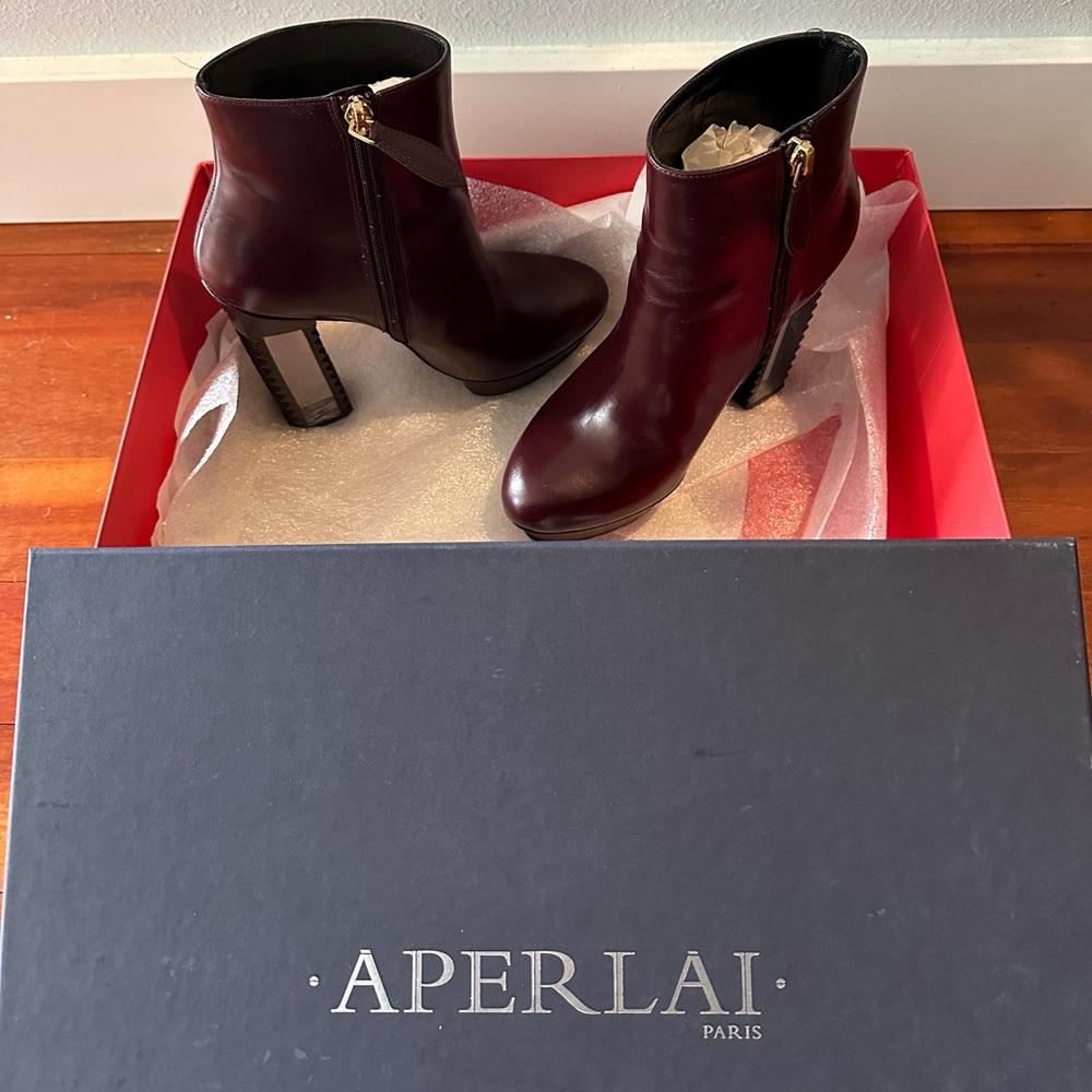 APERLAI Boots Size 36 Leather